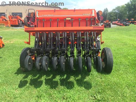 5" spacing; large capacity main and small seed boxes, drill is designed to seed at up to 8 mph. . Woods no till drill